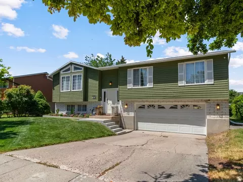 877 N Starcrest Dr, Salt Lake City, UT 84116