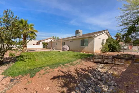 Exterior - 664 E Springhill Dr, Washington, UT 84780 photo 5 of 7