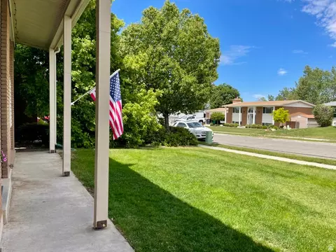 Exterior - 2444 E Quail Run Dr S, Sandy, UT 84093 photo 2 of 2