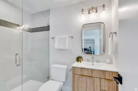 Bath - 3813 N Foothill Dr, Provo, UT 84604 photo 6 of 11