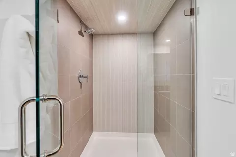 Bath - 3813 N Foothill Dr, Provo, UT 84604 photo 5 of 11