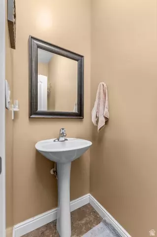 Bath - 5702 W 950 N, Ogden, UT 84404 photo 1 of 7