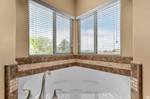Bath - 5702 W 950 N, Ogden, UT 84404 photo 4 of 7