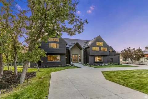 4 E Pepperwood Dr, Sandy, UT 84092