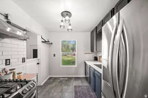 Kitchen - 4647 S Box Elder St, Murray, UT 84107 photo 3 of 4