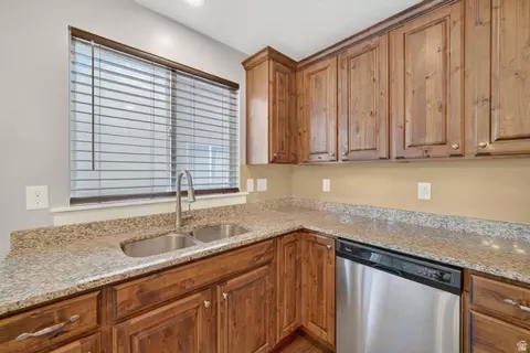Kitchen - 1854 E Shadow Dr N, Eagle Mountain, UT 84005 photo 2 of 6