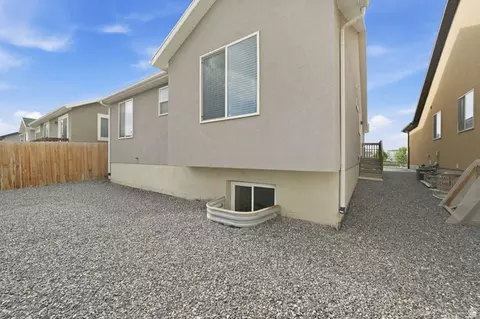 Exterior - 1854 E Shadow Dr N, Eagle Mountain, UT 84005 photo 5 of 6