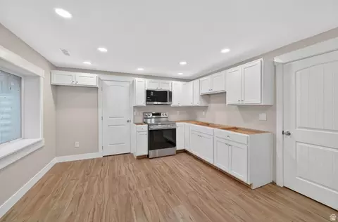 Kitchen - 1854 E Shadow Dr N, Eagle Mountain, UT 84005 photo 5 of 6