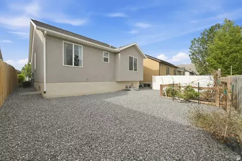 Exterior - 1854 E Shadow Dr N, Eagle Mountain, UT 84005 photo 4 of 6