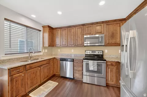 Kitchen - 1854 E Shadow Dr N, Eagle Mountain, UT 84005 photo 3 of 6