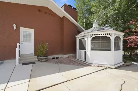 Exterior - 3120 N Apache Ln E, Provo, UT 84604 photo 4 of 10