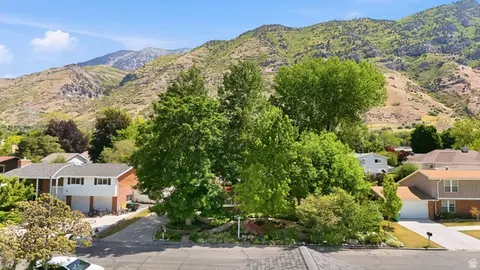 View/Area - 3120 N Apache Ln E, Provo, UT 84604 photo 2 of 8