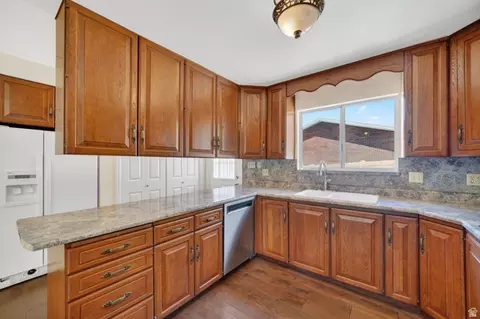 Kitchen - 3120 N Apache Ln E, Provo, UT 84604 photo 3 of 5