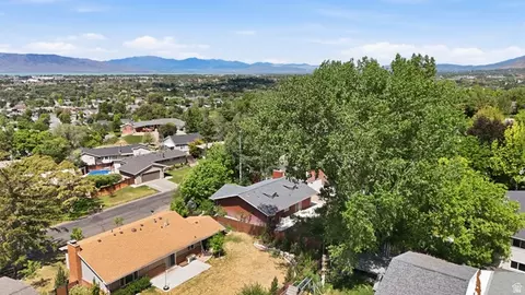 View/Area - 3120 N Apache Ln E, Provo, UT 84604 photo 6 of 8
