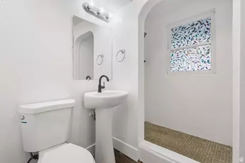 Bath - 2941 S Madison Ave E, Ogden, UT 84403 photo 2 of 2