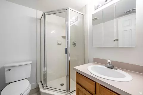 Bath - 2024 E Cotton Willow Ln, Holladay, UT 84117 photo 3 of 3