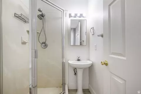 Bath - 2024 E Cotton Willow Ln, Holladay, UT 84117 photo 2 of 3