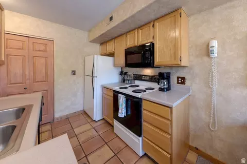 Kitchen - 3345 E Fairway Loop, Moab, UT 84532 photo 3 of 3