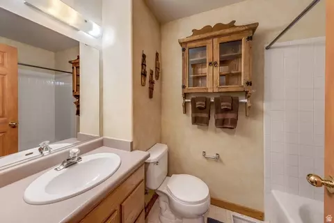 Bath - 3345 E Fairway Loop, Moab, UT 84532 photo 1 of 2