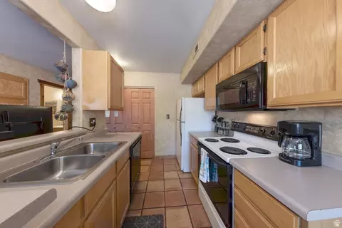 Kitchen - 3345 E Fairway Loop, Moab, UT 84532 photo 1 of 3
