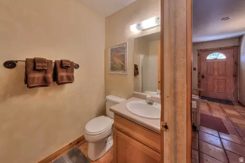 Bath - 3345 E Fairway Loop, Moab, UT 84532 photo 2 of 2