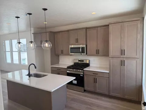 11025 S Freestone Dr W #123, South Jordan, UT 84009