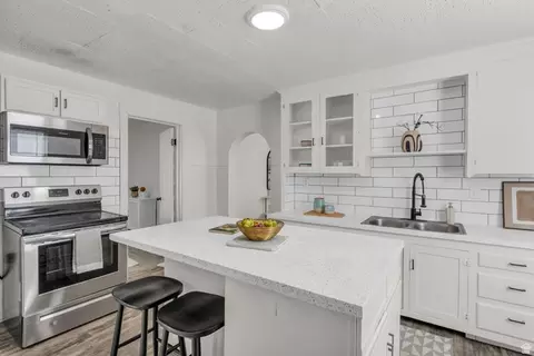 Kitchen - 948 E 22nd St S, Ogden, UT 84401 photo 2 of 4