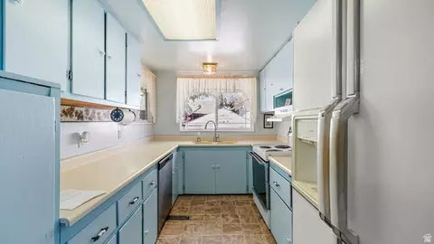 Kitchen - 44 N Shriver St, Eureka, UT 84628 photo 1 of 2