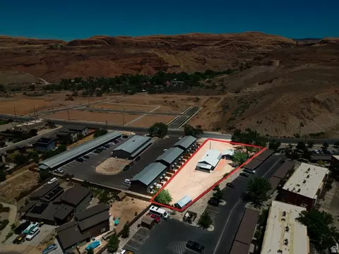 View/Area - 990 S Millcreek Dr, Moab, UT 84532 photo 2 of 5