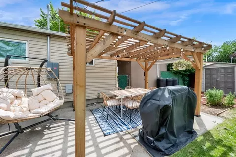 Exterior - 395 E 6270 S, Murray, UT 84107 photo 2 of 6