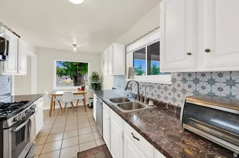 Kitchen - 395 E 6270 S, Murray, UT 84107 photo 4 of 5