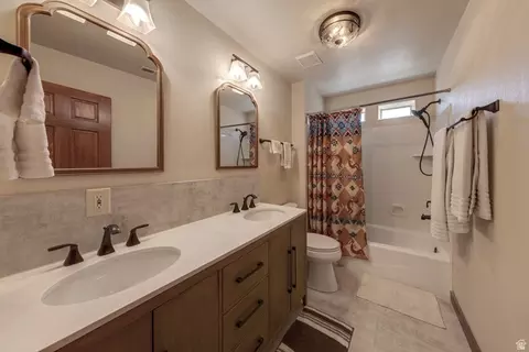 Bath - 2154 S Rio Verde Dr, Moab, UT 84532 photo 3 of 3