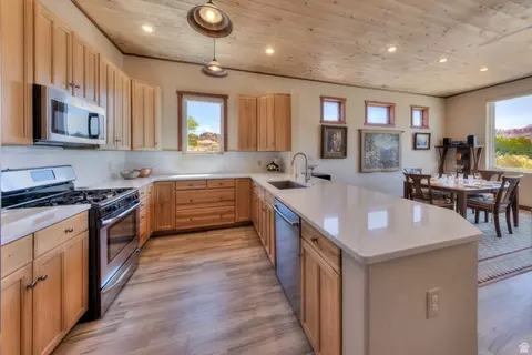 Kitchen - 2154 S Rio Verde Dr, Moab, UT 84532 photo 2 of 3