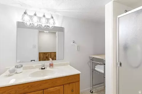 Bath - 5555 S 1025 E, South Ogden, UT 84405 photo 3 of 3