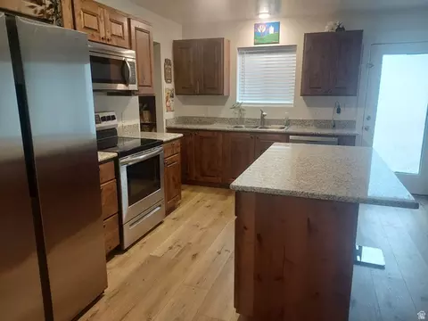Kitchen - 3831 S Powderwood Ln, Mapleton, UT 84664 photo 2 of 3