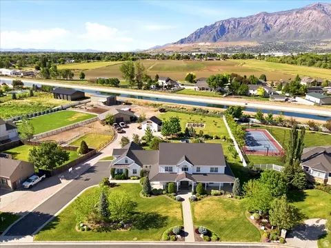 1776 Heritage Ranch Dr, Farr West, UT 84404