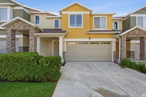 8947 S Heights Dr E, Sandy, UT 84094