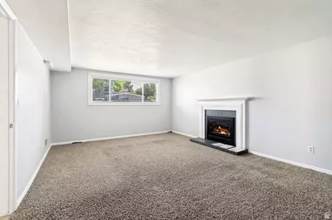 Living - 5440 S Dunbarton Dr E, Murray, UT 84117 photo 4 of 5