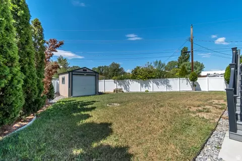 Exterior - 5440 S Dunbarton Dr E, Murray, UT 84117 photo 3 of 4