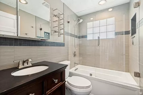 Bath - 5440 S Dunbarton Dr E, Murray, UT 84117 photo 1 of 2
