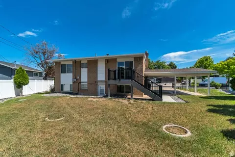 Exterior - 5440 S Dunbarton Dr E, Murray, UT 84117 photo 2 of 4