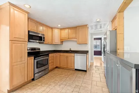 Kitchen - 5440 S Dunbarton Dr E, Murray, UT 84117 photo 1 of 1