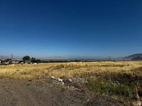 240 S Droubay E, Tooele, UT 84074 photo 2