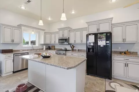 Kitchen - 195 S 200 E, Richmond, UT 84333 photo 2 of 2