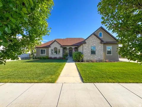 Exterior - 175 W 1000 N, Mapleton, UT 84664 photo 2 of 9
