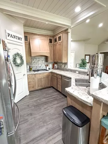 Kitchen - 175 W 1000 N, Mapleton, UT 84664 photo 7 of 8