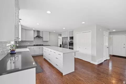 Kitchen - 1155 S Palisades, Orem, UT 84097 photo 2 of 3