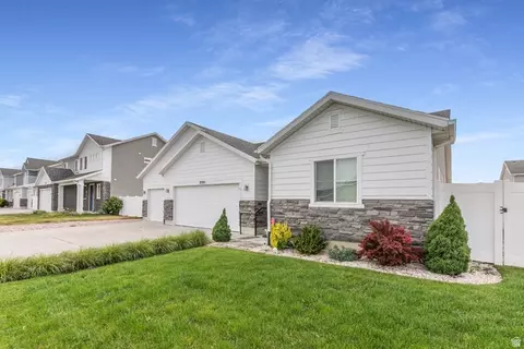 3595 S Water Lilly Ln, Syracuse, UT 84075