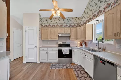 Kitchen - 323 Tobe Dr, Centerville, UT 84014 photo 2 of 3