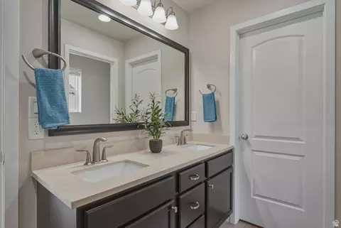 Bath - 272 E Porter Ct, Draper, UT 84020 photo 3 of 6